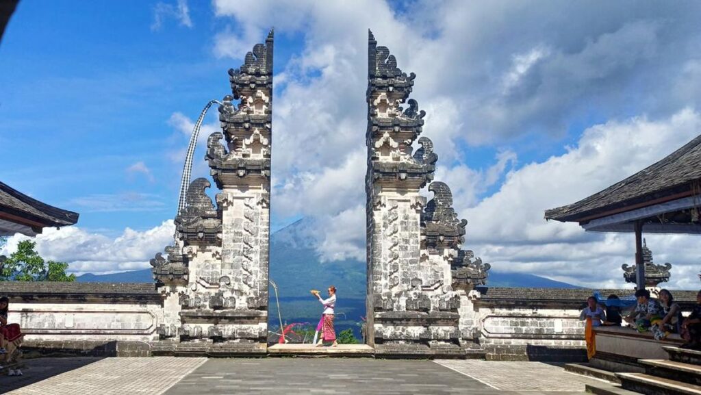 pura lempuyang
